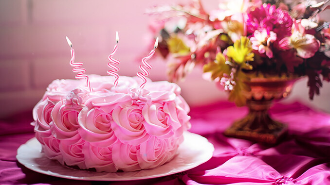 Here’s How To Host The Perfect Birthday Party For Your Mom