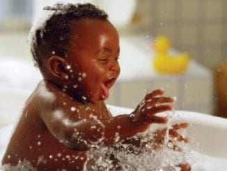 The Bathtub is a Baby's Sensory Playground | Birminghamparent.com