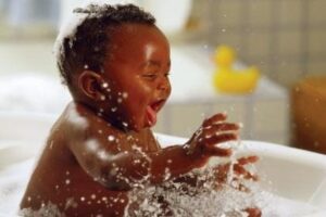 The Bathtub is a Baby's Sensory Playground | Birminghamparent.com