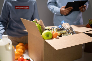 Get Kids to Volunteer This Summer